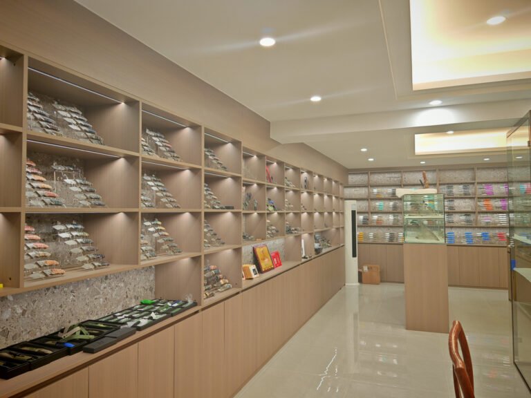 Knife Showroom 1